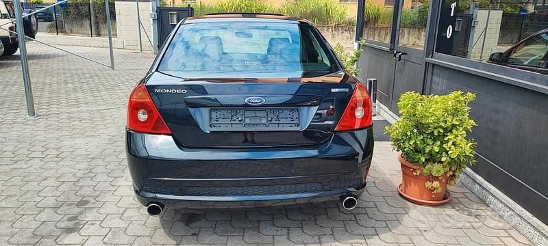Usata Ford Mondeo ST 226 CV (166 kW) 2002 Nero Berlina