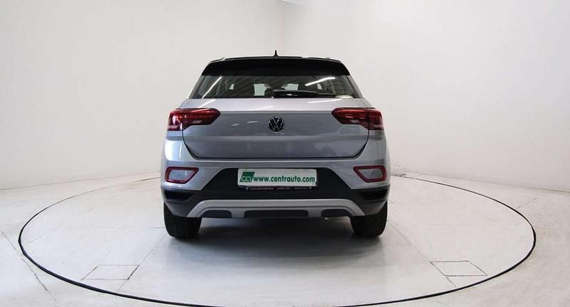 Usata VW T-Roc Life 150 CV (110 kW) 2022 Grigio/nero SUV