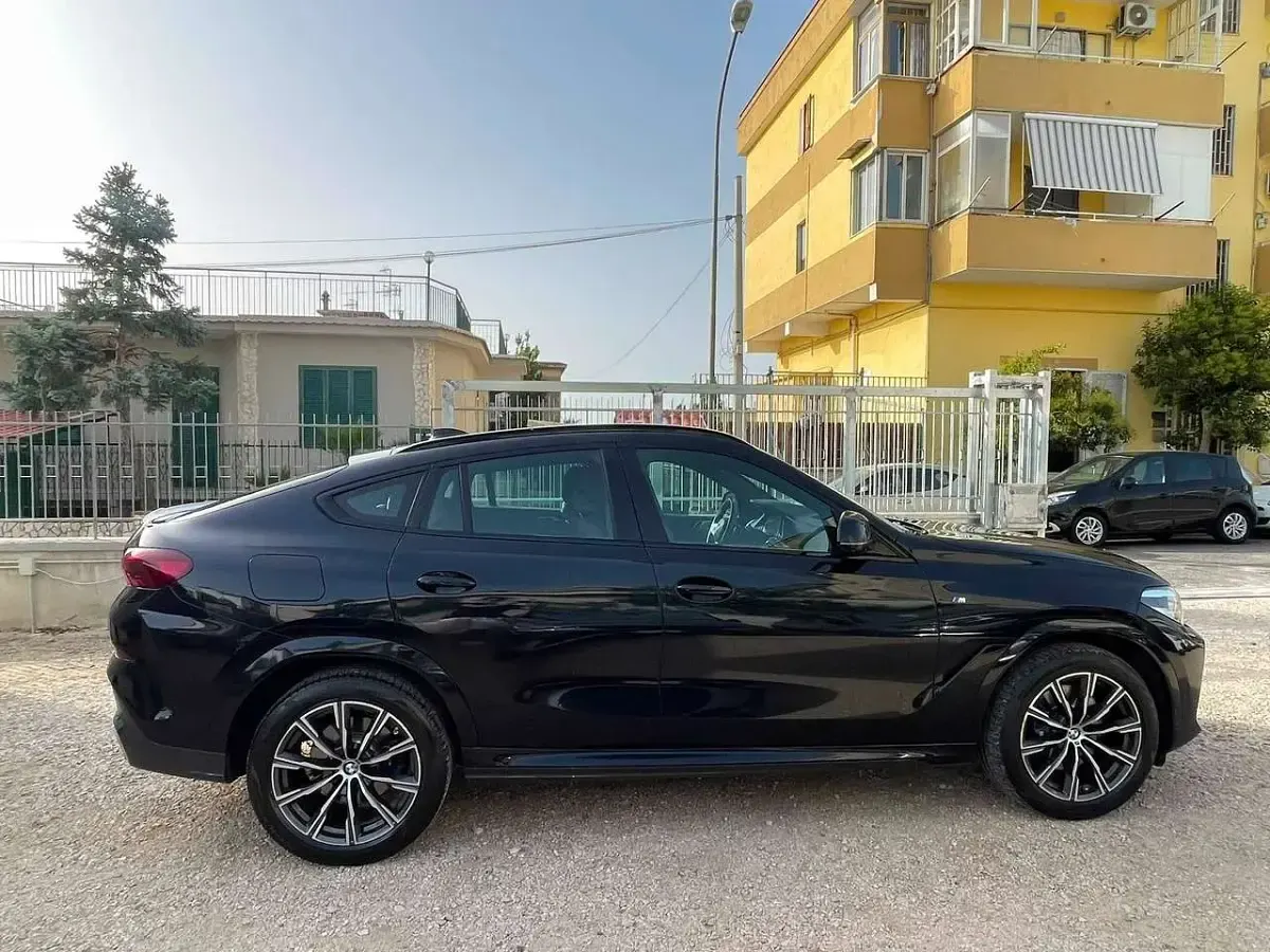 Usata BMW X6 M Sport 286 CV (210 kW) 2023 Blu/azzurro SUV