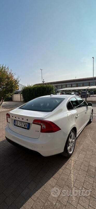 Usata Volvo S60 115 CV (84 kW) 2011 Bianco Berlina