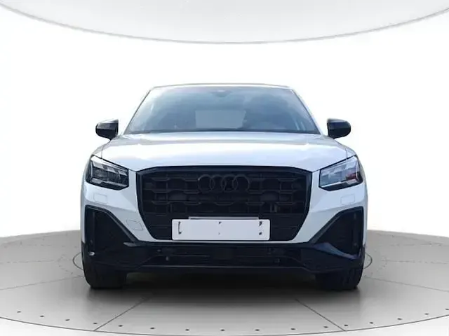Usata Audi Q2 Comfort 116 CV (85 kW) 2024 Bianco ghiaccio metallizzato SUV