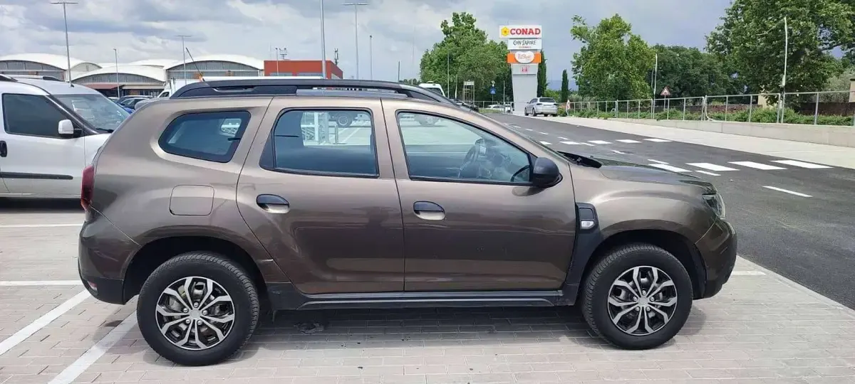 Usata Dacia Duster Essentiel 114 CV (83 kW) 2019 Marrone SUV