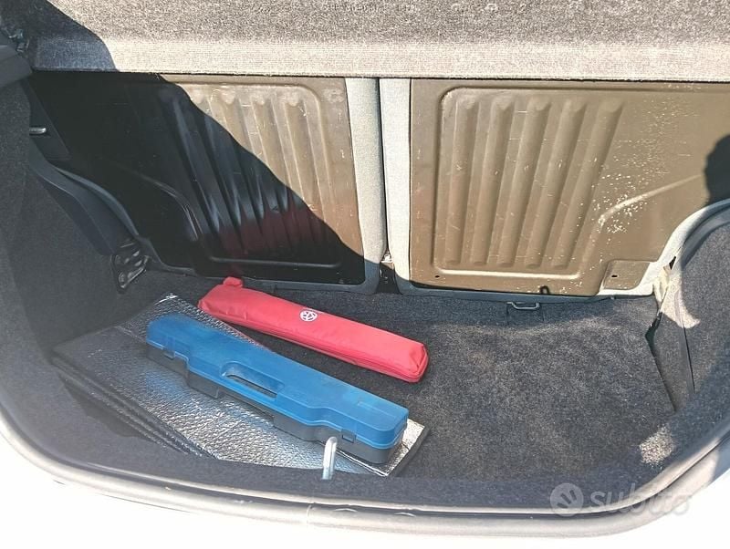 Usata Ford Ka Plus 75 CV (55 kW) 2013 Rosso Utilitaria