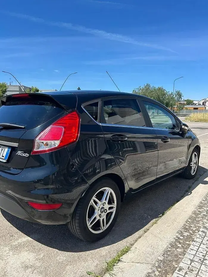 Second-hand Ford Fiesta Titanium 75 CP (55 kW) 2014 Negru Hatchback