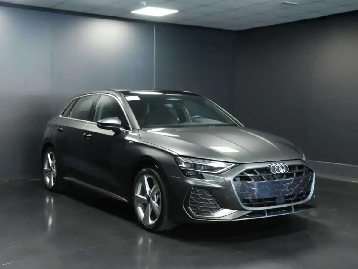 Nuova Audi A3 S-Line 150 CV (110 kW) 2025 Verde Berlina