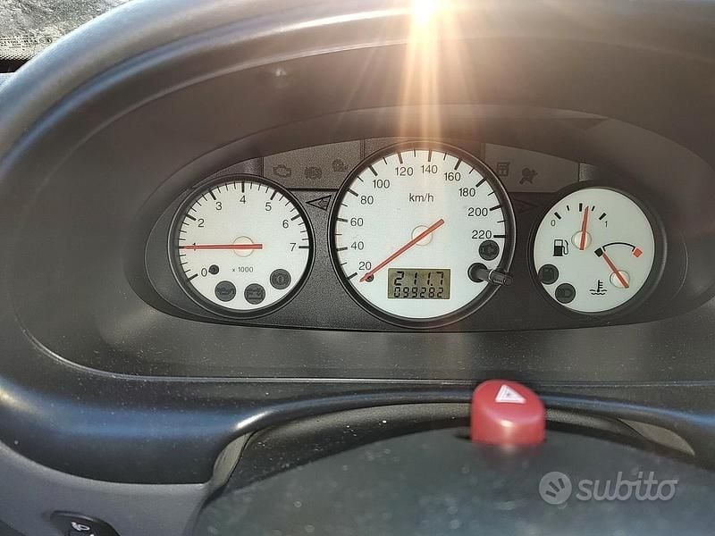 Usata Ford Fiesta 75 CV (55 kW) 1999 Blu Utilitaria