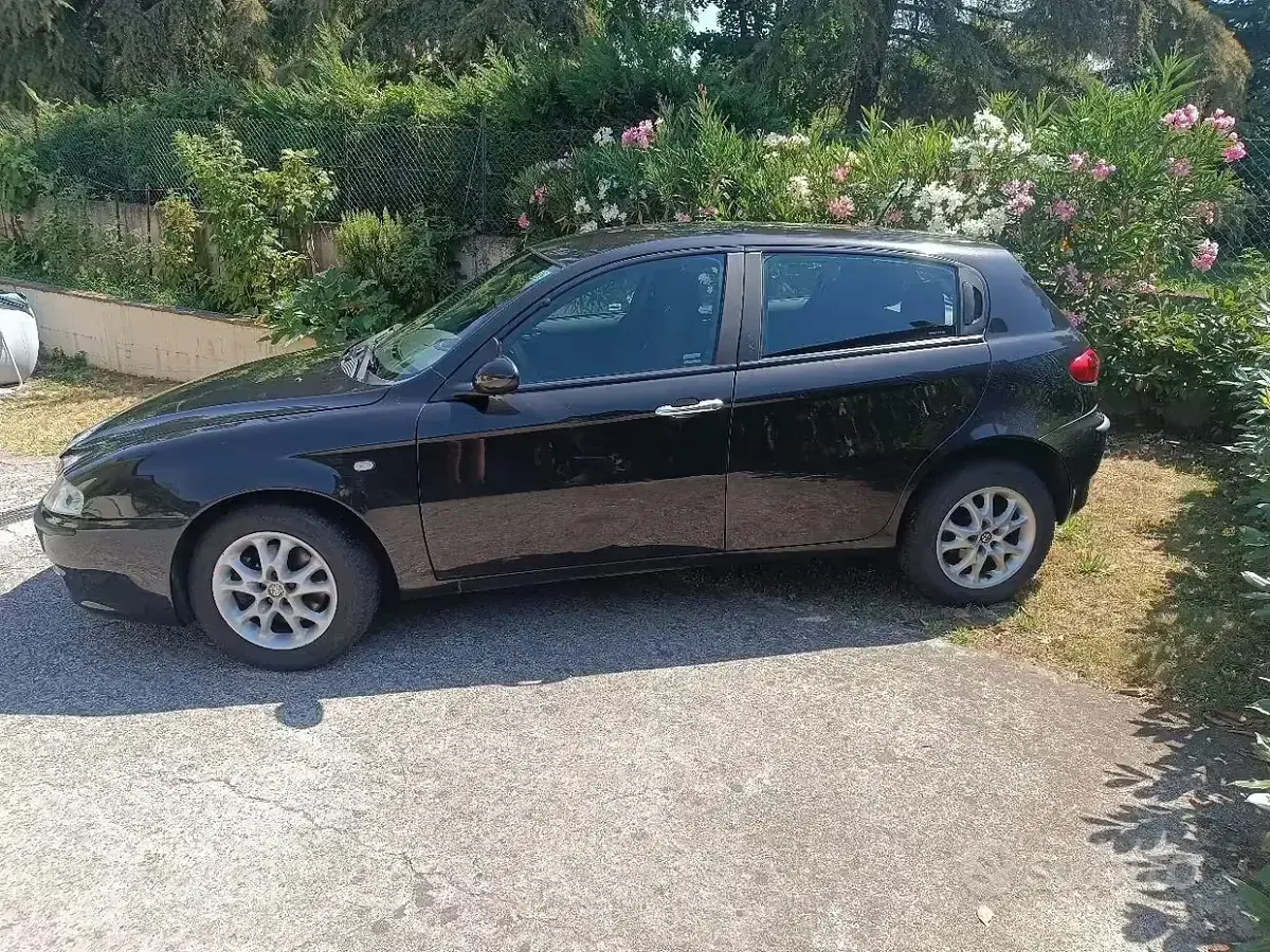 Usata Alfa Romeo 147 Progression 116 CV (85 kW) 2004 Nero Utilitaria