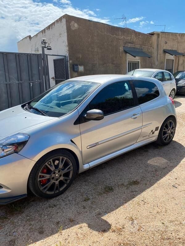 Usata Renault Clio R.S. R.S. 203 CV (149 kW) 2010 Grigio Utilitaria