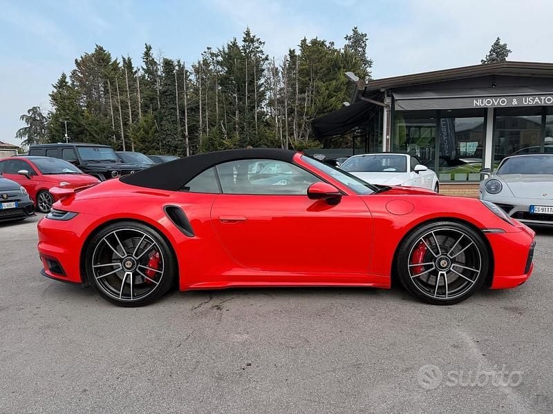 Usata Porsche 911 Turbo Cabriolet 580 CV (426 kW) 2022 Rosso Cabrio