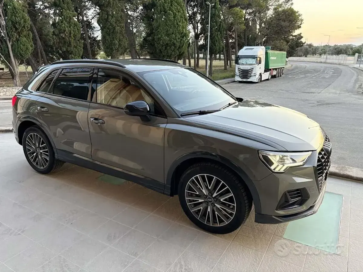 Usata Audi Q3 Advanced 150 CV (110 kW) 2023 Grigio scuro SUV