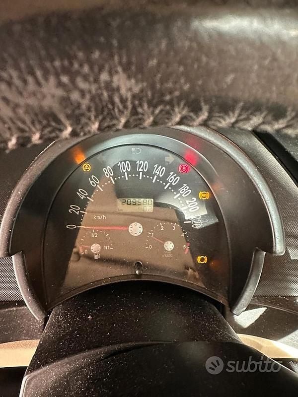 Usata VW New Beetle 90 CV (66 kW) 2001 Nero Utilitaria
