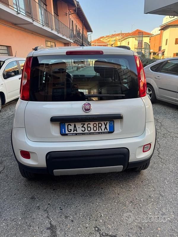 Usata Fiat Panda 4x4 S 84 CV (61 kW) 2020 Bianco Utilitaria