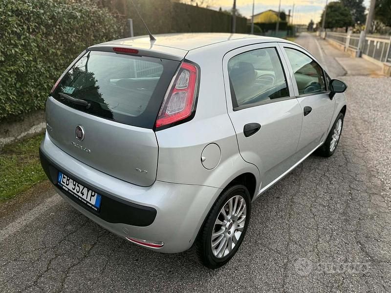 Usata Fiat Punto 77 CV (56 kW) 2010 Grigio Utilitaria