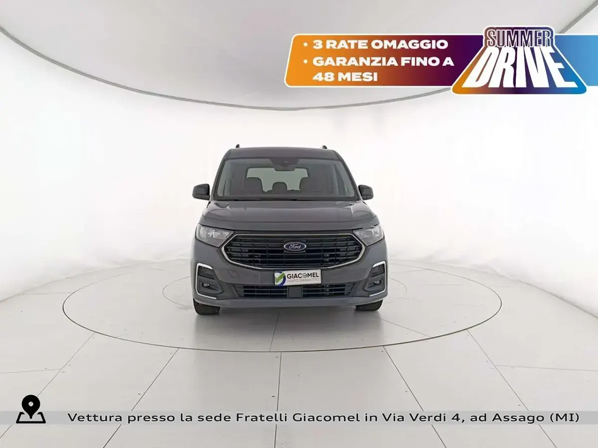 Usata Ford Tourneo Titanium 122 CV (89 kW) 2023 Grigio metallizzato scuro Monovolume