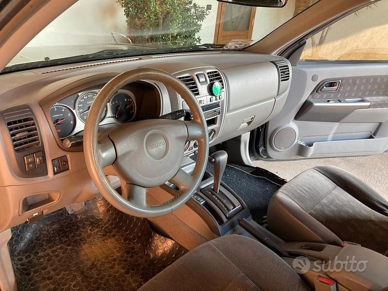 Usata Isuzu D-Max 131 CV (96 kW) 2005 Nero Cabrio