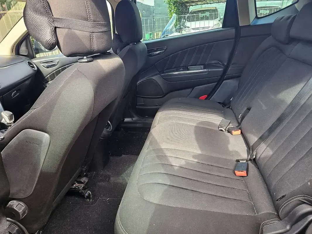 Usata Lancia Delta 103 CV (75 kW) 2012 Utilitaria