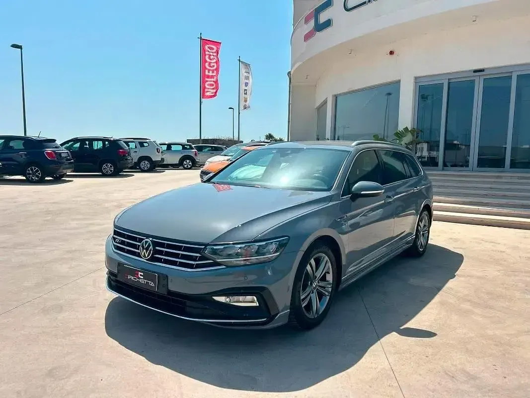 Usata VW Passat Business 150 CV (110 kW) 2023 Grigio Station wagon