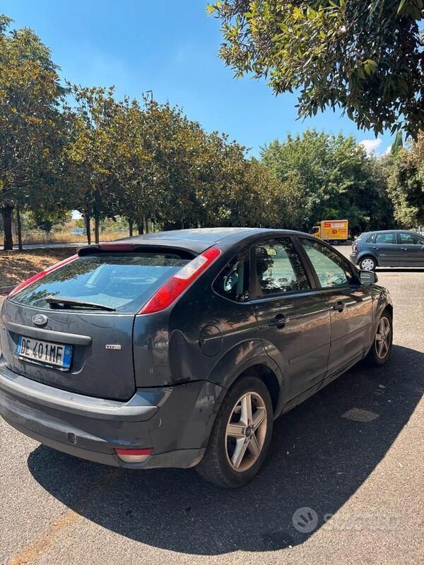 Usata Ford Focus 100 CV (73 kW) 2006 Blu Utilitaria