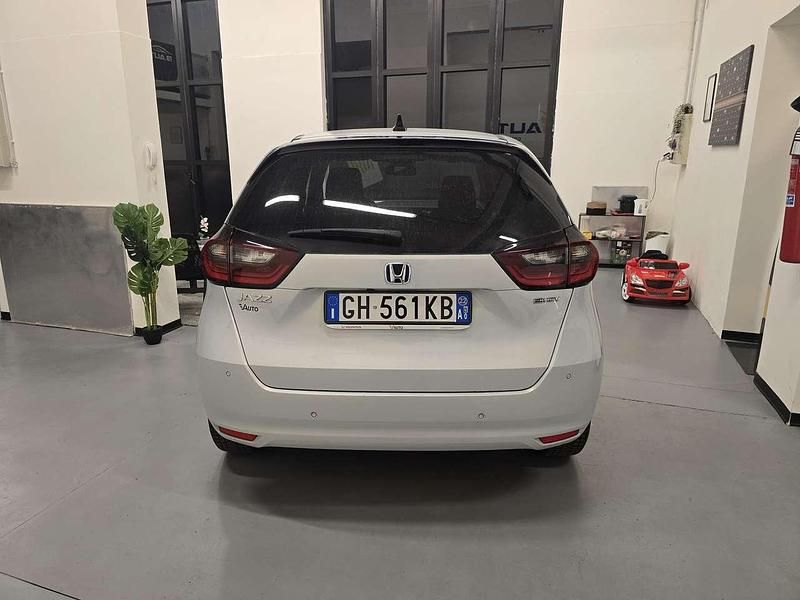 Usata Honda Jazz Executive 98 CV (72 kW) 2022 Grigio Utilitaria