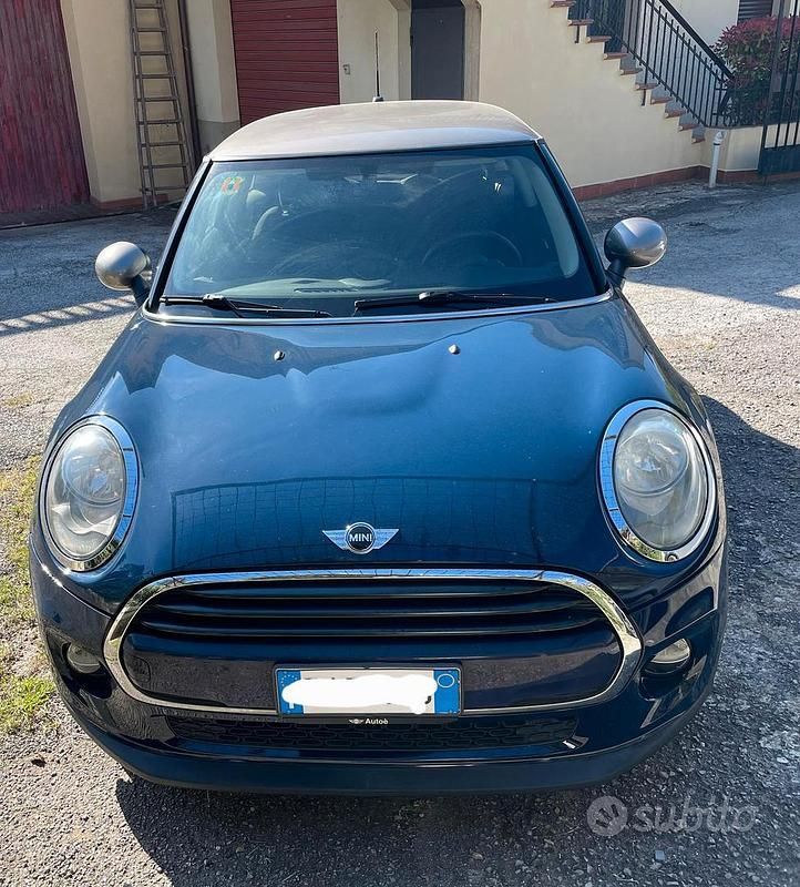 Usata Mini Cooper D Seven 116 CV (85 kW) 2017 Blu Utilitaria