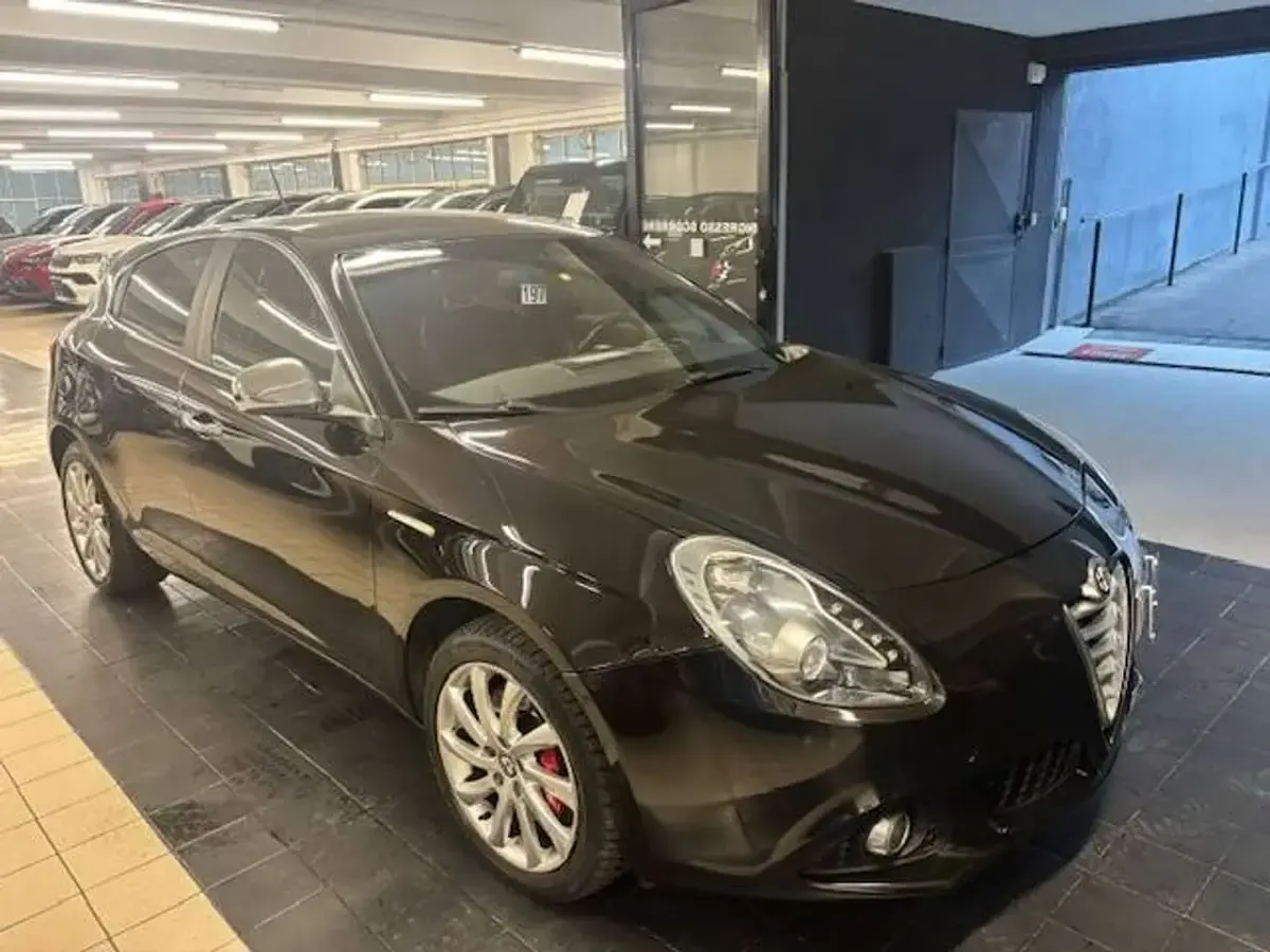 Usata Alfa Romeo Giulietta Exclusive 174 CV (127 kW) 2016 Nero Utilitaria