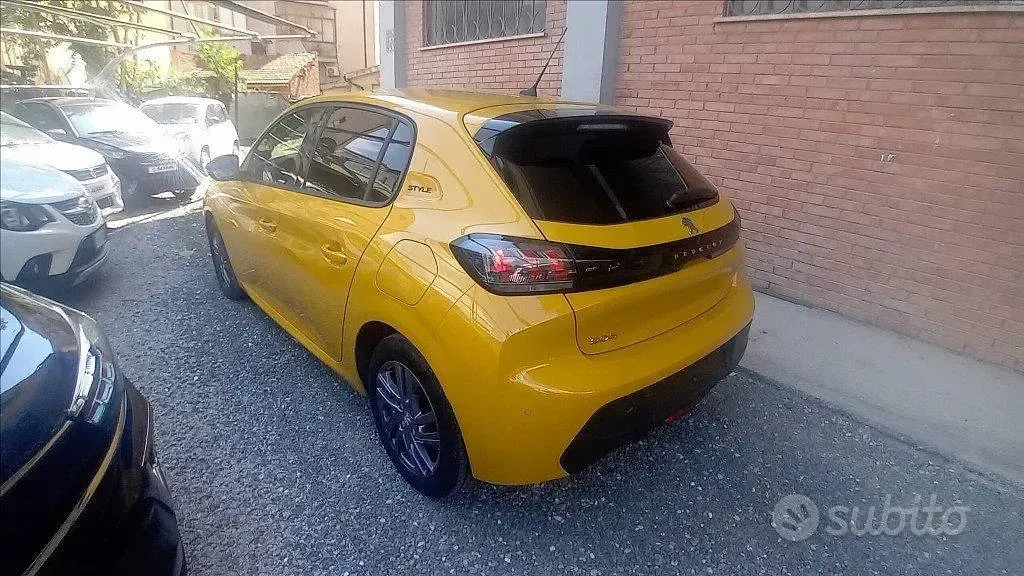 Usata Peugeot 208 Active 102 CV (75 kW) 2022 Giallo pastello Utilitaria