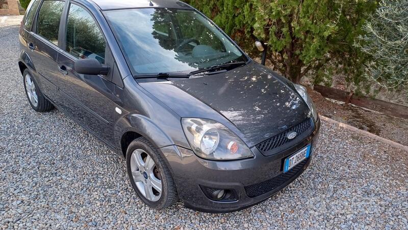 Usato 2008 Ford Fiesta 1.2 Benzin 75 CV (3.399 €)