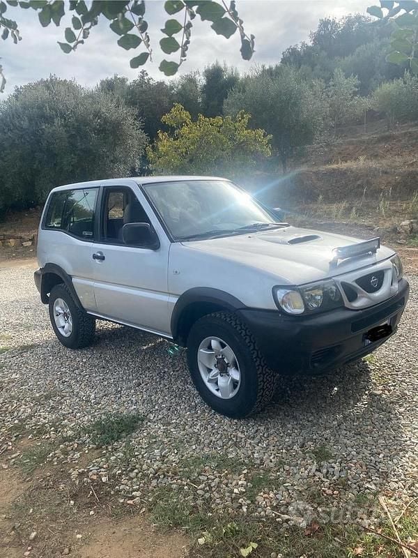 Grigio Usata 2003 Nissan Terrano SUV | 7000 € (Buon prezzo) - Immagine 1/4