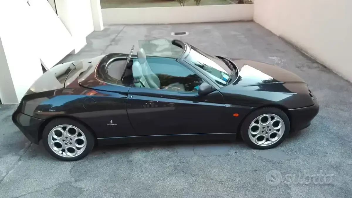 Usata Alfa Romeo Spider 117 CV (86 kW) 2001 Nero Cabrio