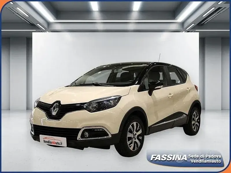 Usata Renault Captur Intens 90 CV (66 kW) 2016 Beige SUV