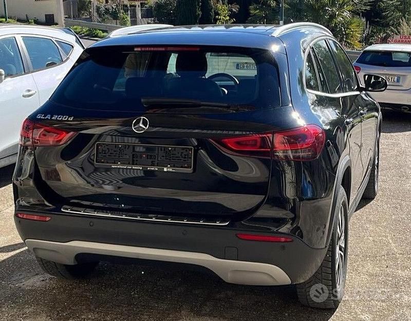 Usata Mercedes GLA200 Business 150 CV (110 kW) 2022 Nero SUV