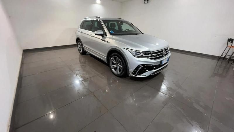 Usata VW Tiguan R-line 150 CV (110 kW) 2021 Argento SUV