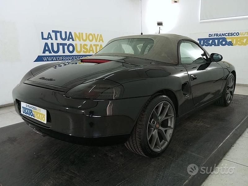 Usata Porsche Boxster 220 CV (161 kW) 2001 Nero metallizzato Cabrio
