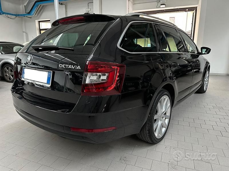 Usata Skoda Octavia Style 150 CV (110 kW) 2019 Nero Station wagon
