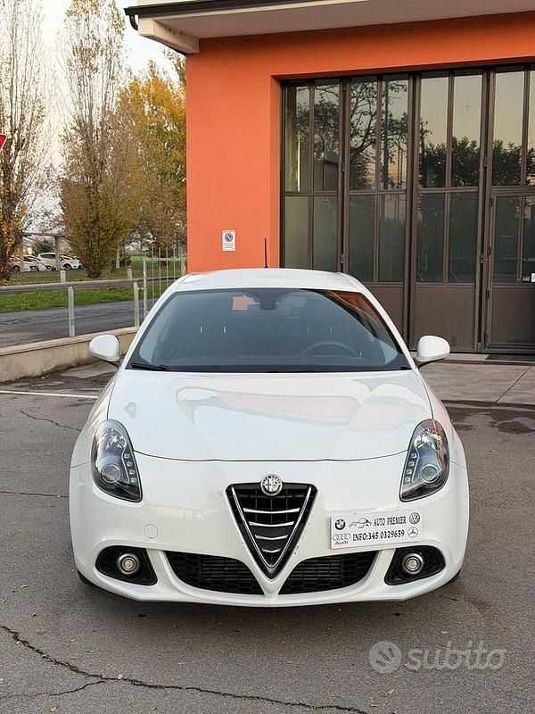 Usata Alfa Romeo Giulietta Exclusive 105 CV (77 kW) 2015 Bianco Utilitaria