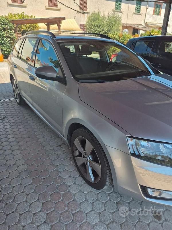 Usata Skoda Octavia G-TEC Executive 110 CV (80 kW) 2016 Argento Station wagon