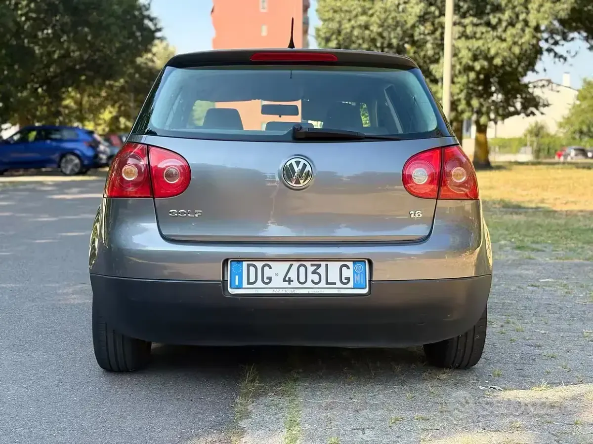 Usata VW Golf V 102 CV (75 kW) 2007 Marrone Berlina