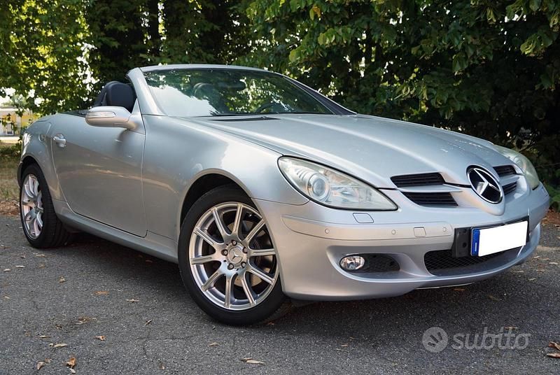 Usata Mercedes SLK280 231 CV (169 kW) 2005 Grigio Cabrio