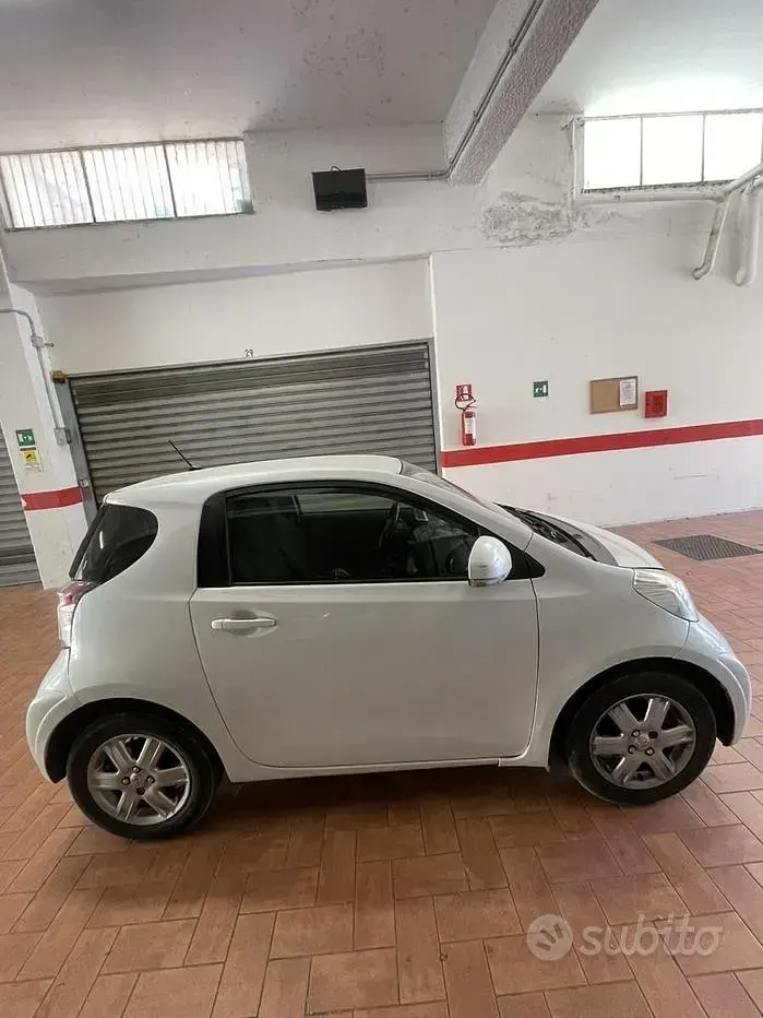 Usata Toyota iQ Sol 68 CV (50 kW) 2010 Bianco Utilitaria
