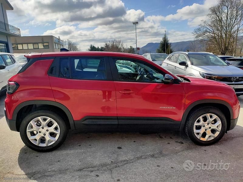 Usata Jeep Avenger Altitude 101 CV (74 kW) 2024 Rosso SUV