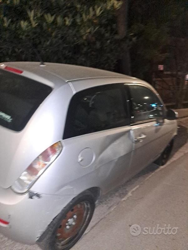 Usata Lancia Ypsilon 69 CV (50 kW) 2010 Grigio Utilitaria