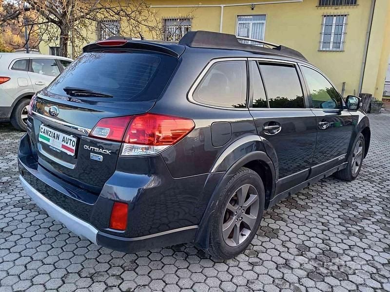 Usata Subaru Outback 150 CV (110 kW) 2014 Grigio Station wagon