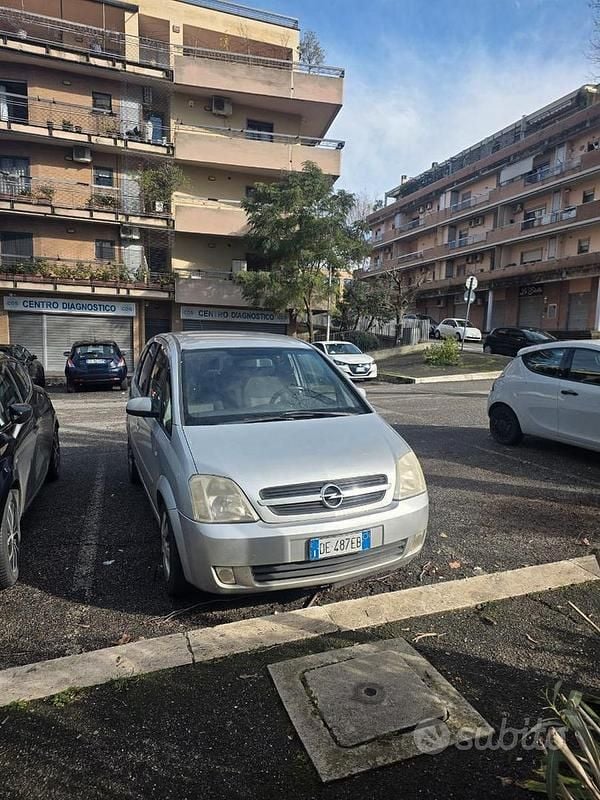 Usata Opel Meriva 101 CV (74 kW) 2009 Monovolume