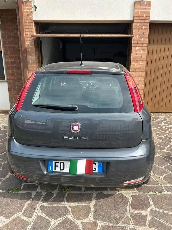 Usata Fiat Punto 69 CV (50 kW) 2016 Grigio Utilitaria
