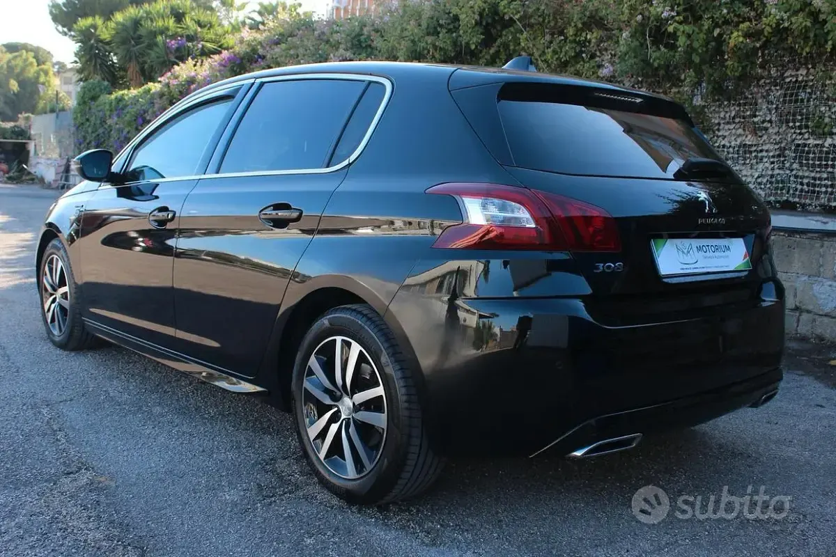 Usata Peugeot 308 GT-line 120 CV (88 kW) 2017 Nero Berlina