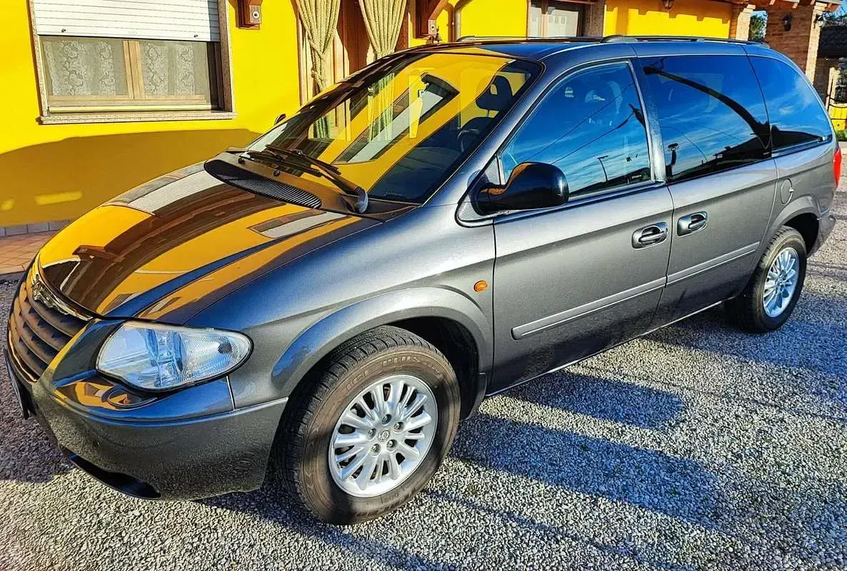 Usata Chrysler Voyager 141 CV (103 kW) 2004 Monovolume