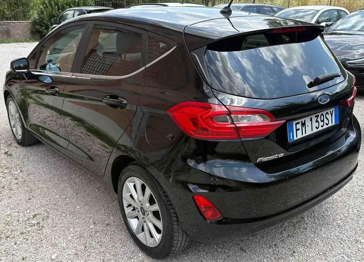Usata Ford Fiesta Titanium 101 CV (74 kW) 2017 Nero Utilitaria