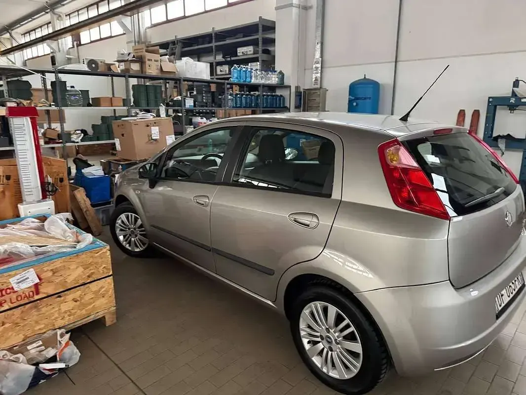 Usata Fiat Grande Punto 65 CV (47 kW) 2007 Grigio Utilitaria
