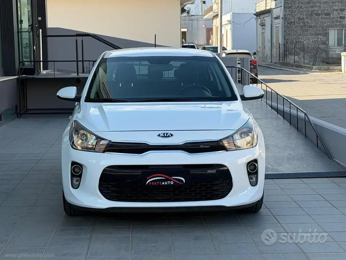 Usata Kia Rio Active 84 CV (61 kW) 2018 Bianco Berlina