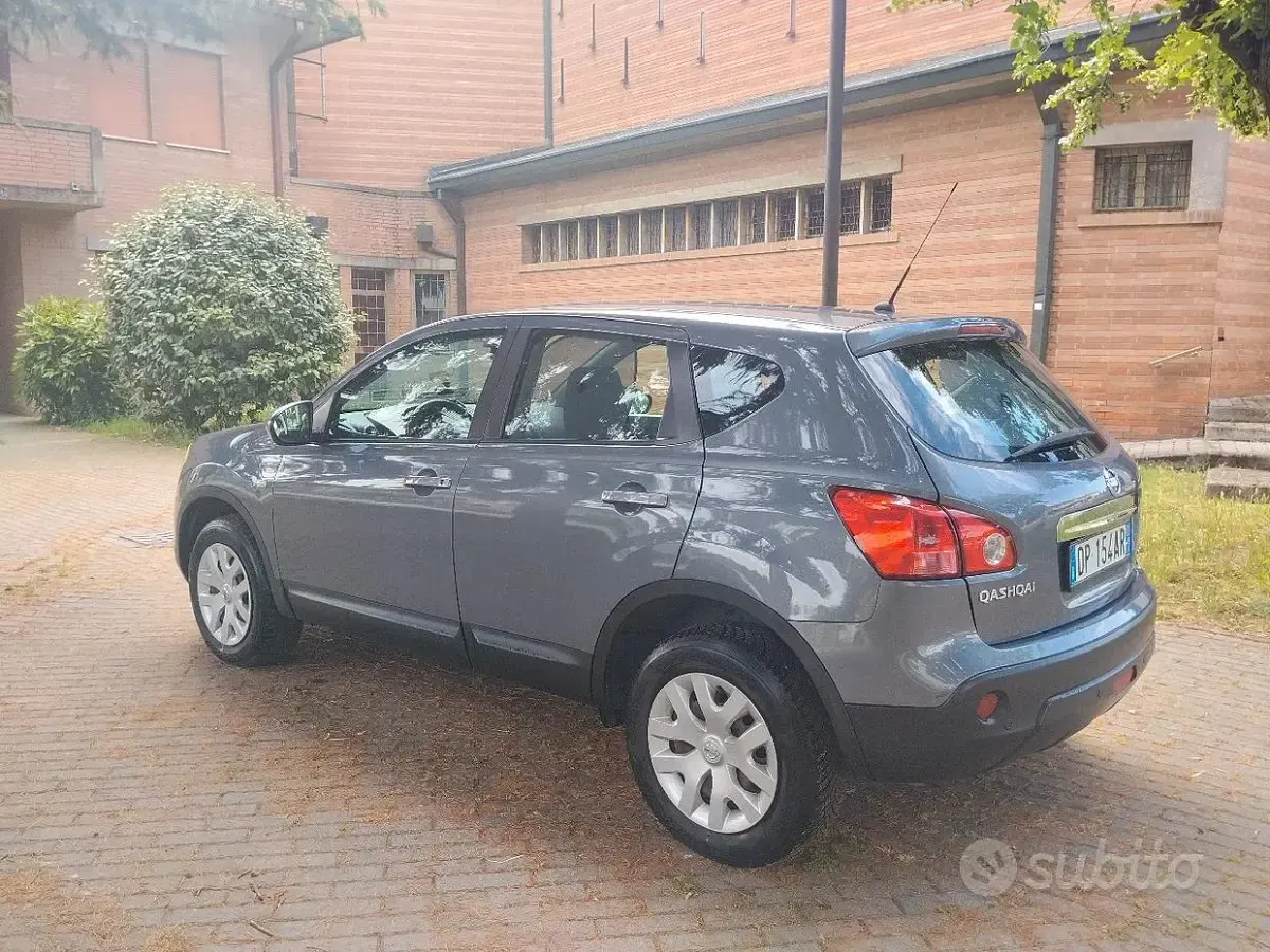 Usata Nissan Qashqai 150 CV (110 kW) 2008 Grigio SUV